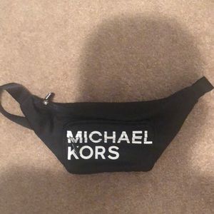 Michael Kors sling pouch